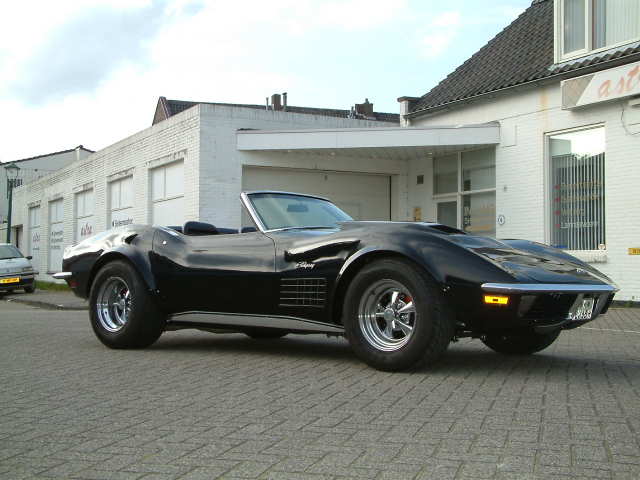 This Chevrolet Corvette III is a nice vintage American open sports 