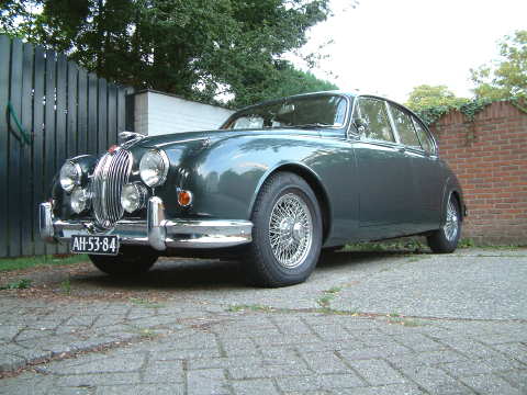 Car Jaguar MK II Engine 34 L 6 cyl Power 210 bhp Car Jaguar MK II Engine 34 L 6 cyl Power 210 bhp